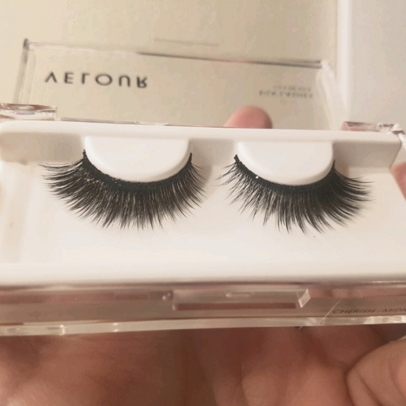 👑 Brand New Black Sparkle Velour Lashes 👑 - Picture 2 of 4